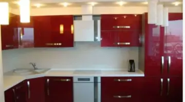 جاذبية اللون الأحمر الدافئ في المطابخ العصرية